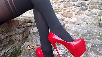 Laura XXX On High Heels And Stockings Sitted